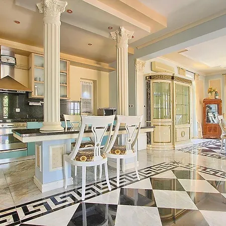 Amazing In With 7 Bedrooms, Wifi And Outdoor Swimming Pool *
