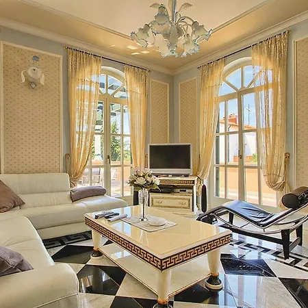 Amazing In With 7 Bedrooms, Wifi And Outdoor Swimming Pool *