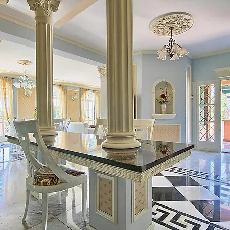 Holiday home Amazing In With 7 Bedrooms, Wifi And Outdoor Swimming Pool