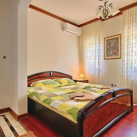 Amazing In With 7 Bedrooms, Wifi And Outdoor Swimming Pool * Porec