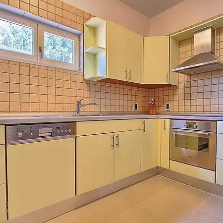 Amazing In With 7 Bedrooms, Wifi And Outdoor Swimming Pool Holiday home *