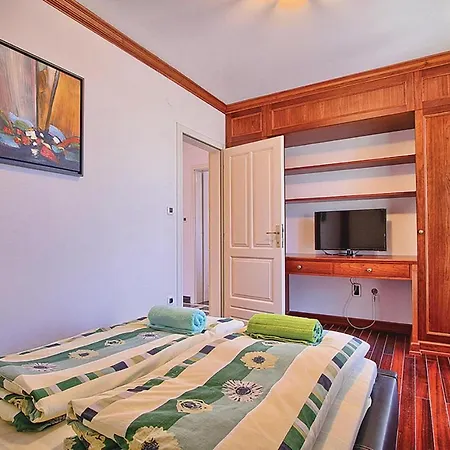 Amazing In With 7 Bedrooms, Wifi And Outdoor Swimming Pool *