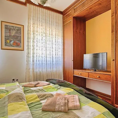 Holiday home Amazing In With 7 Bedrooms, Wifi And Outdoor Swimming Pool Porec