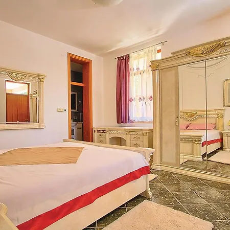 Amazing In With 7 Bedrooms, Wifi And Outdoor Swimming Pool * Porec
