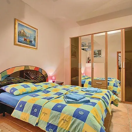 Holiday home Amazing In With 7 Bedrooms, Wifi And Outdoor Swimming Pool Porec