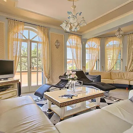 Amazing In With 7 Bedrooms, Wifi And Outdoor Swimming Pool Holiday home Porec