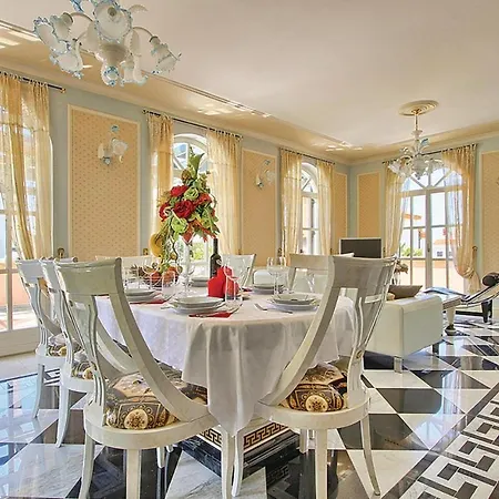 Amazing In With 7 Bedrooms, Wifi And Outdoor Swimming Pool * Porec
