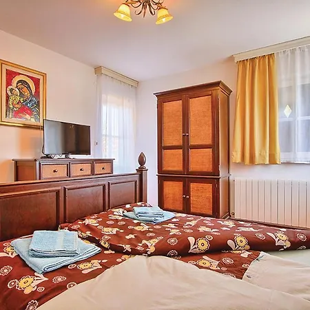 Holiday home Amazing In With 7 Bedrooms, Wifi And Outdoor Swimming Pool *