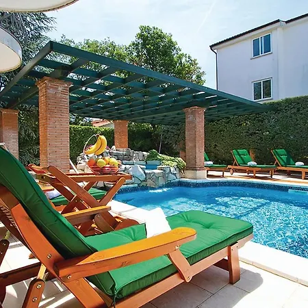 Holiday home Amazing In With 7 Bedrooms, Wifi And Outdoor Swimming Pool *