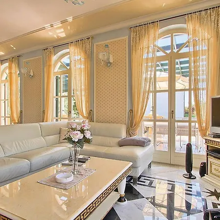Holiday home Amazing In With 7 Bedrooms, Wifi And Outdoor Swimming Pool *