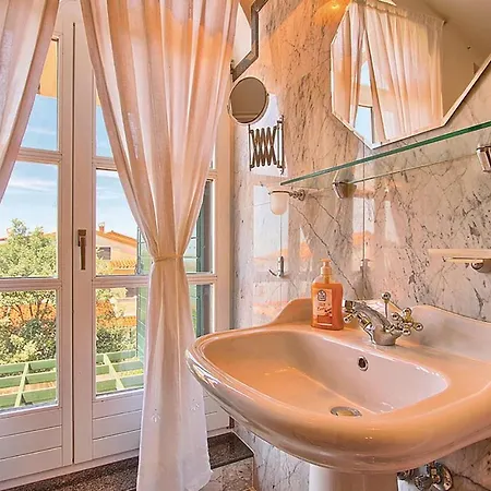 Amazing In With 7 Bedrooms, Wifi And Outdoor Swimming Pool *