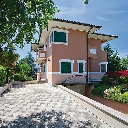 Amazing In With 7 Bedrooms, Wifi And Outdoor Swimming Pool * Porec
