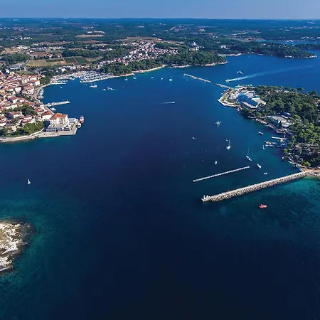 Holiday home Amazing In With 7 Bedrooms, Wifi And Outdoor Swimming Pool Porec