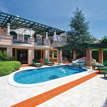 Amazing In With 7 Bedrooms, Wifi And Outdoor Swimming Pool * Porec